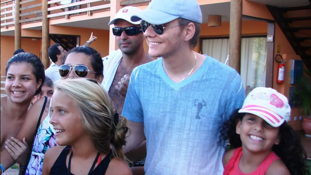 Michel Teló canta e encanta a Europa