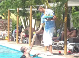 La Torre Resort inaugura Guest Service e serviço de garçons em volta da piscina