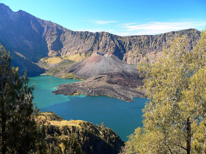 Lake segara anakan di lombok yang memberikan sensasi panorama indah