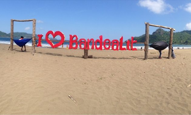 Pantai Bandealit di Jember Penuh Misteri Pantai Bandealit di Jember Penuh Misteri