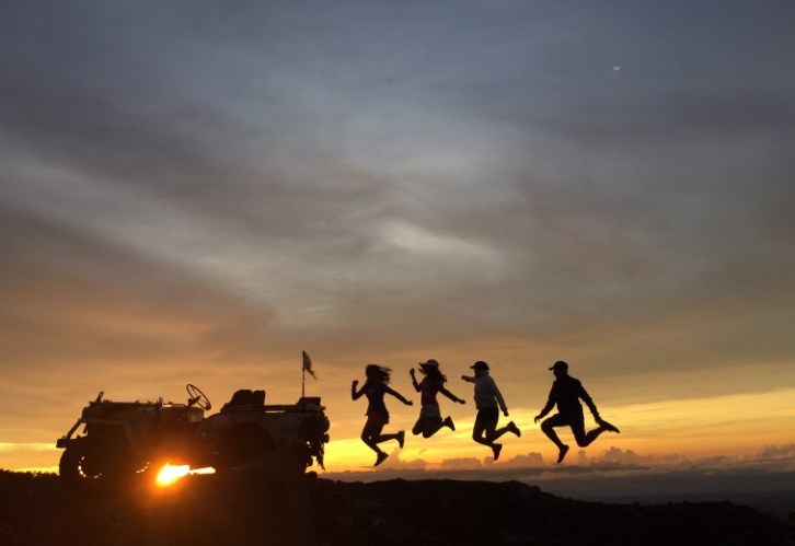 Menikmati sunrise saat Lava tour Merapi Lava tour merapi menjadi primadona tempat wisata alam di Jogja