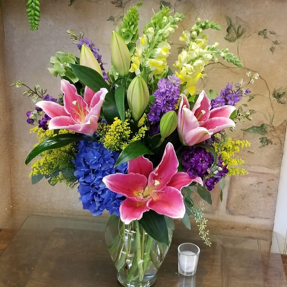 Saugus Florist Flower Delivery by Charmaine's Bouquet Canyon Florist