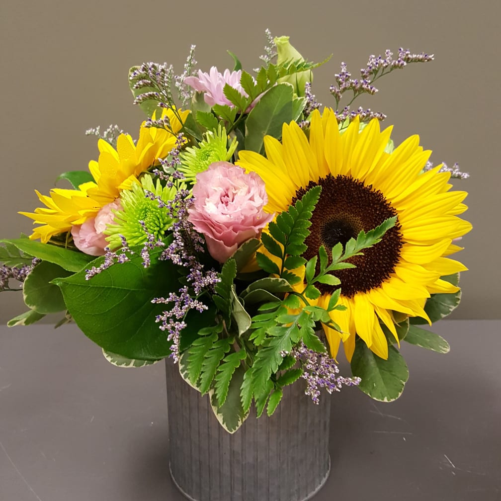 Brighton Florist Flower Delivery by Centre Pieces Design