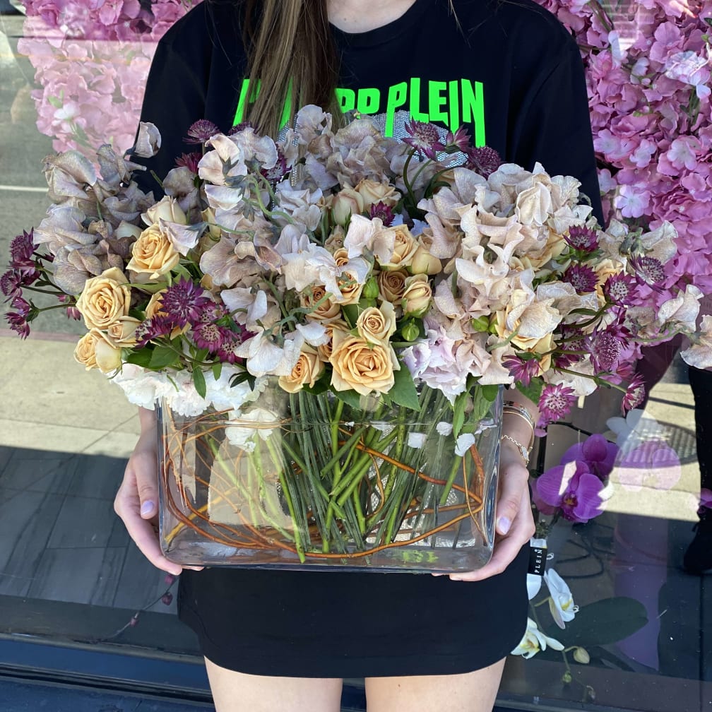 Encino Florist Flower Delivery by La Fleur Eclose