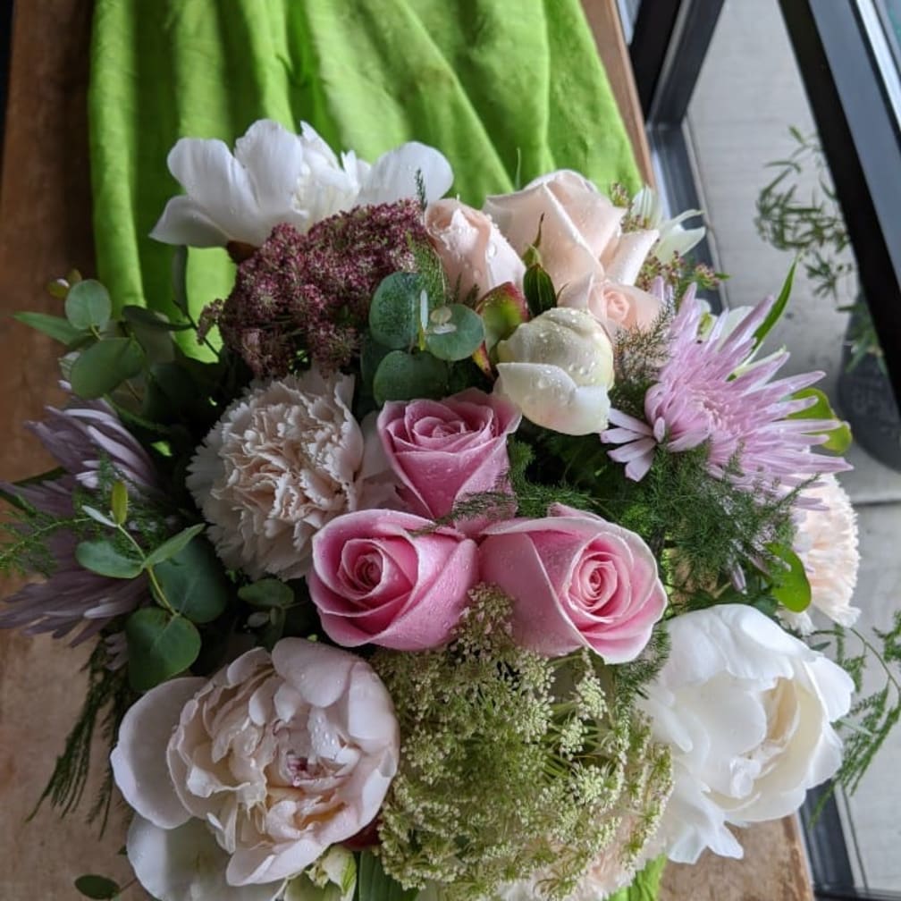 Vancouver Florist Flower Delivery by Heaven Scent Flowers and Gifts