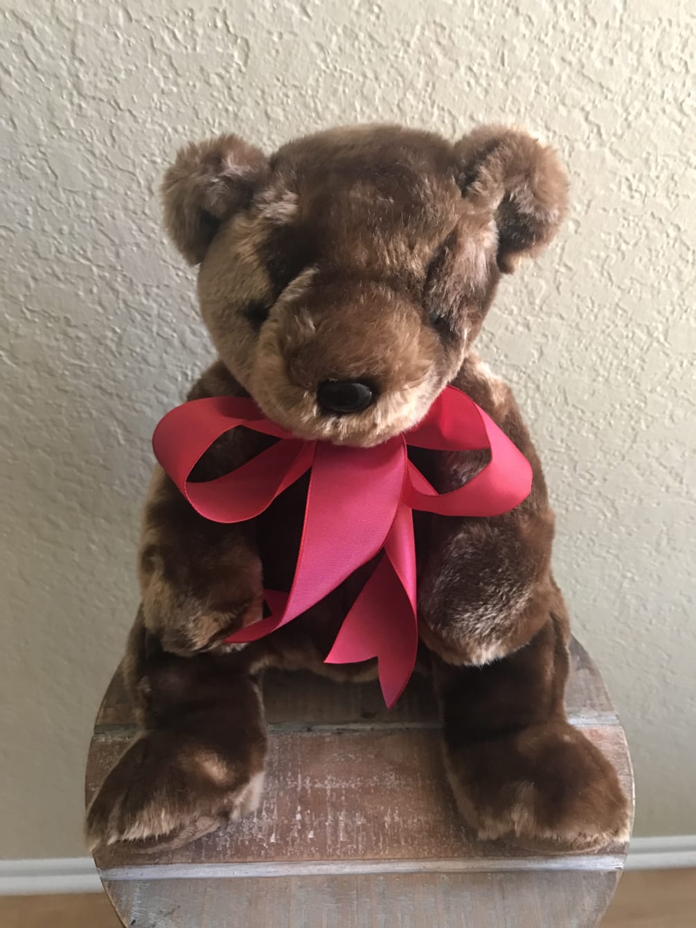 teddy bear with a bow