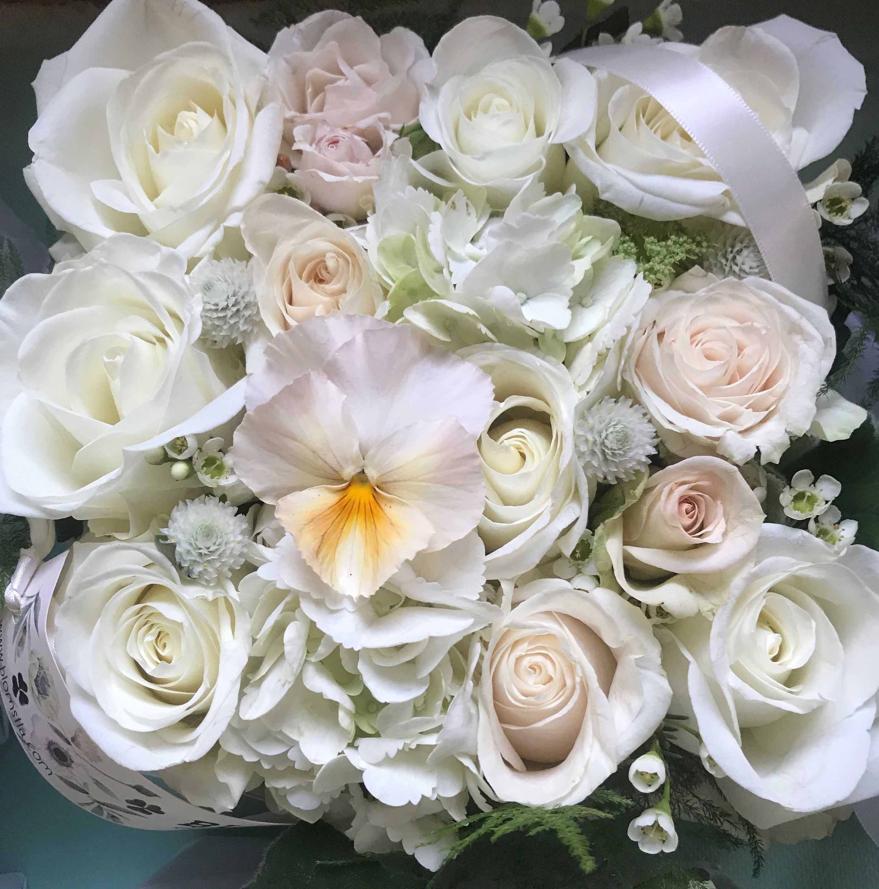 White petite Flower box in Glendale, CA | Blomst Los Angeles