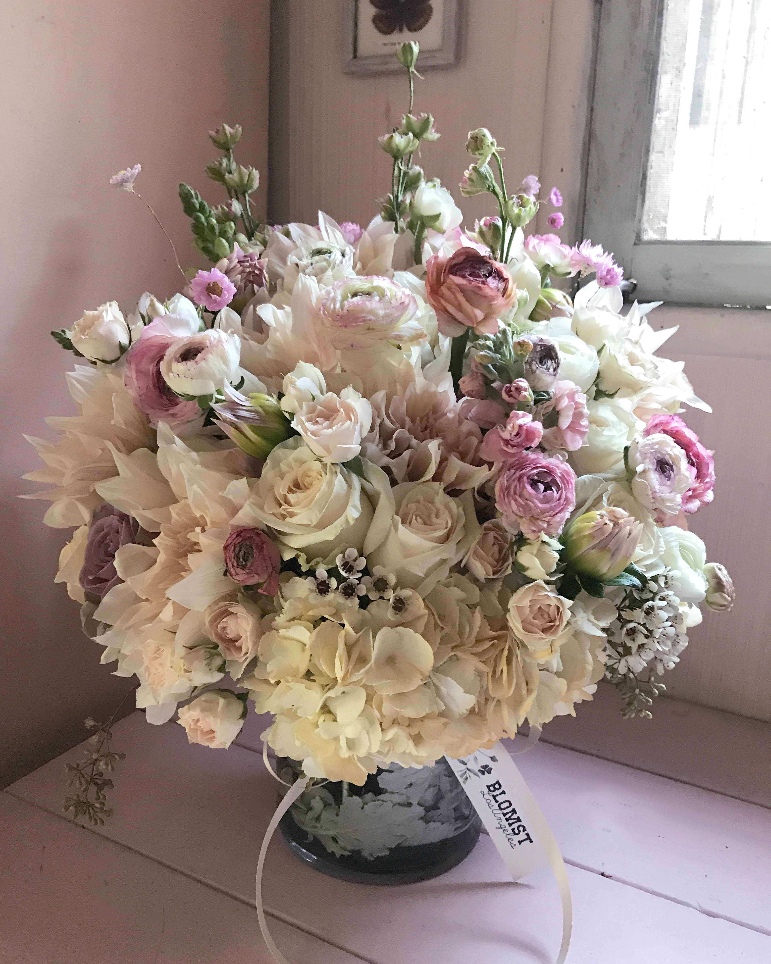 Dakota, pastel arrangement in Glendale, CA Blomst Los Angeles