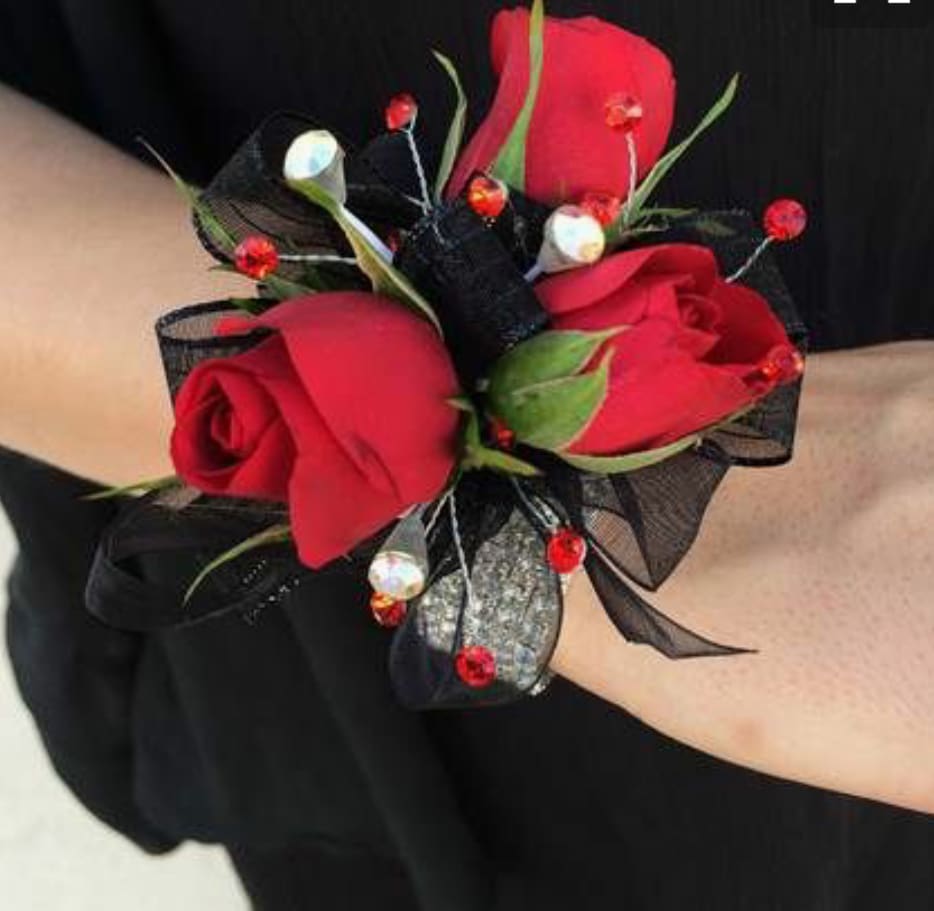 Prom 17 Corsages with special price in Cerritos, CA | Cerritosflowers.com