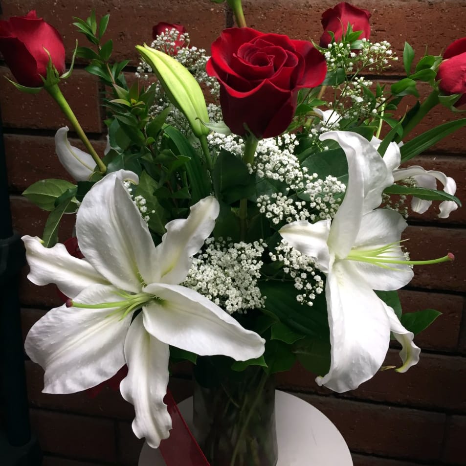 Long Stem Red Roses And Crystal Blanca Lilies Vase in San ...