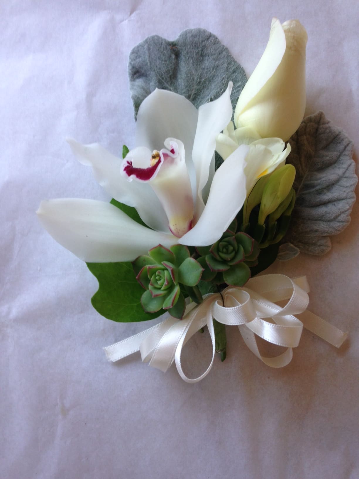 where to buy a corsage and boutonniere near me