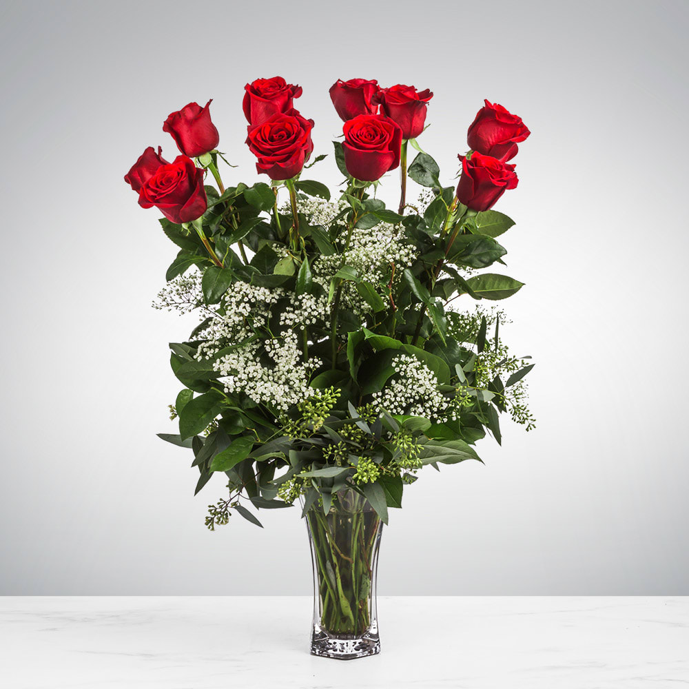 Dozen Roses In Glass Vase In Lake Geneva Wi Lilypots
