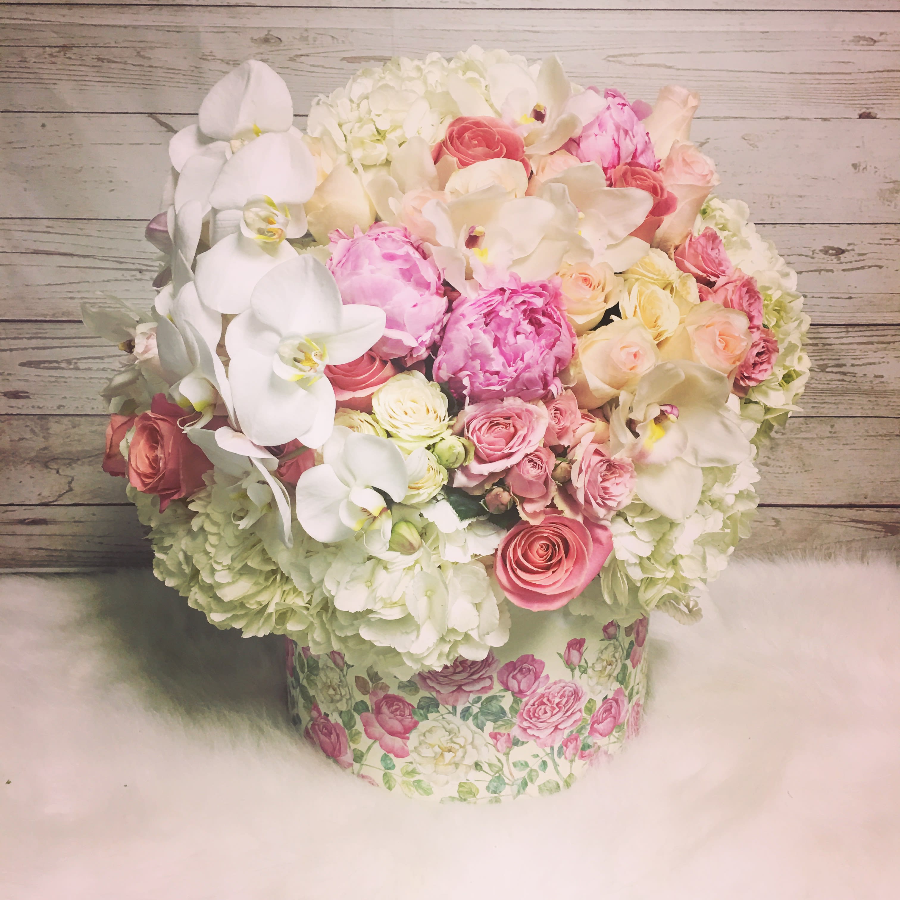 Pink Peonie Hat Box in Montebello, CA | Amore dolce flowers