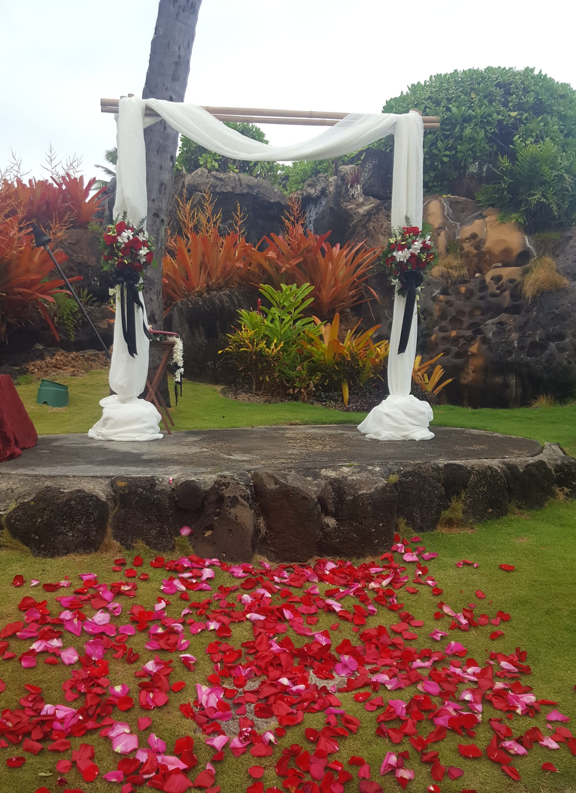 Wedding Arch Kauai Beach Resort In Lihue Hi Flowers Forever Llc