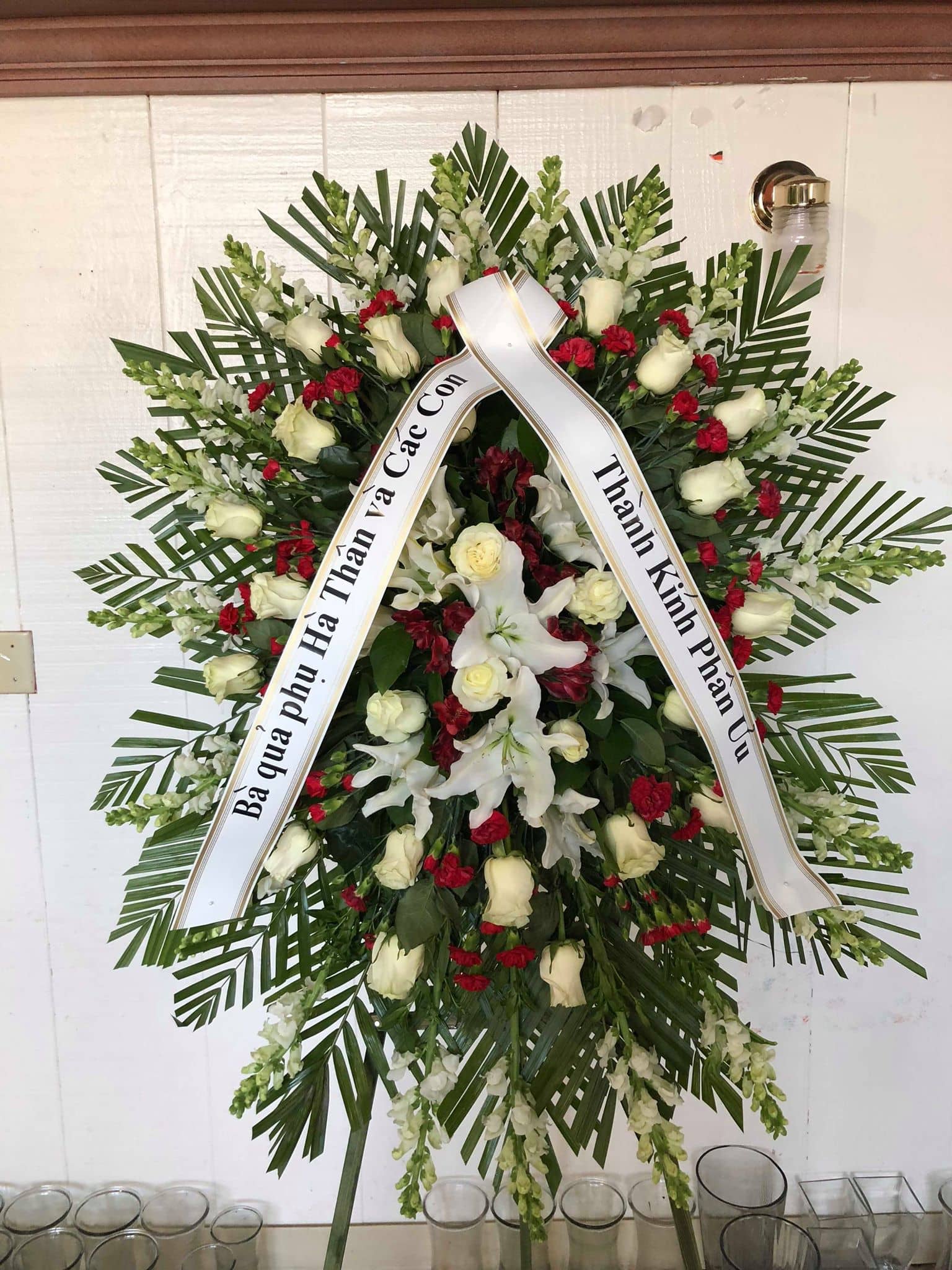 Red & White Standing Spray in San Jose, CA | Bee's Flowers