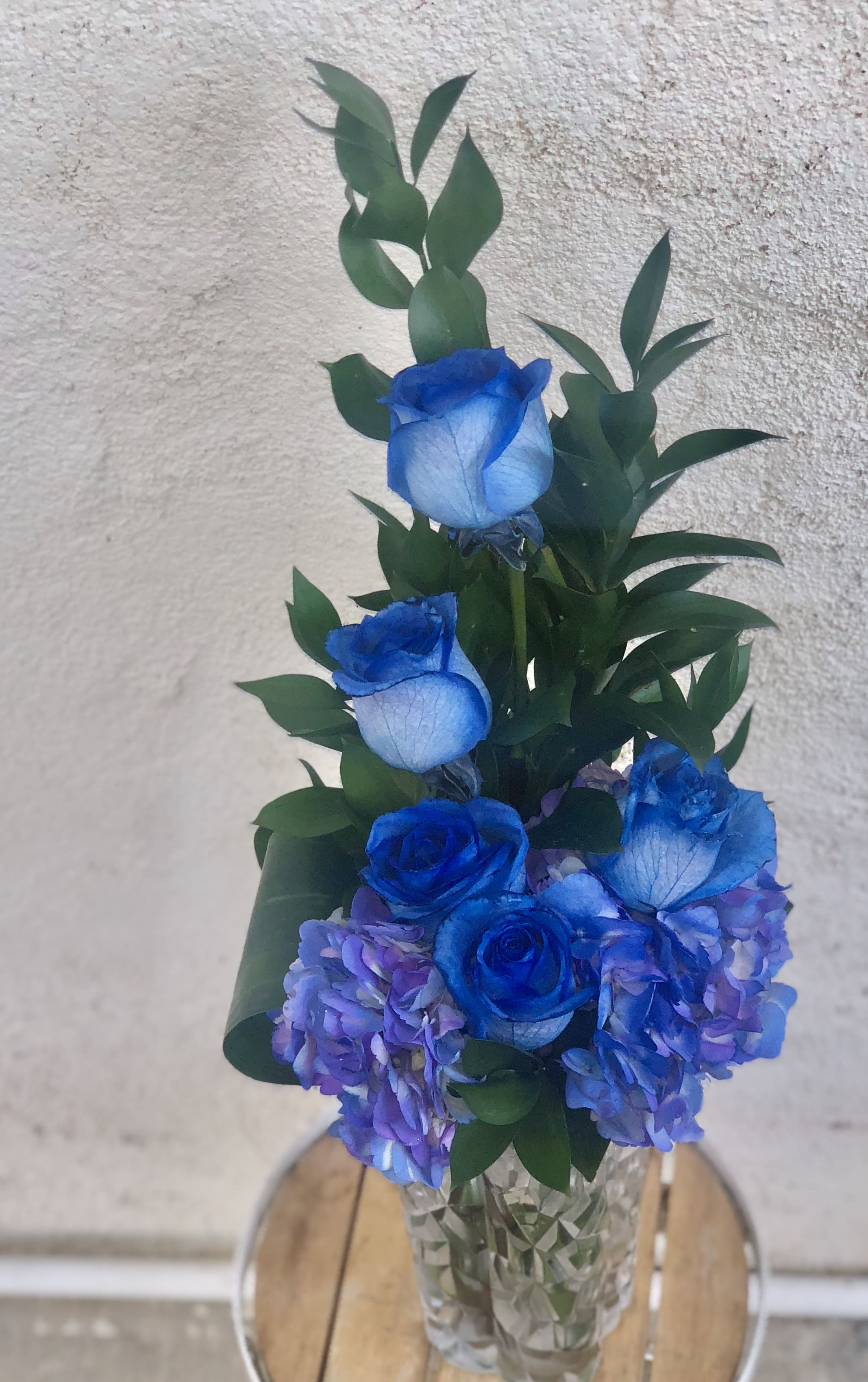 Majestic Blue Roses Hydrangeas In Placentia Ca Orchids Little Secret Boutique