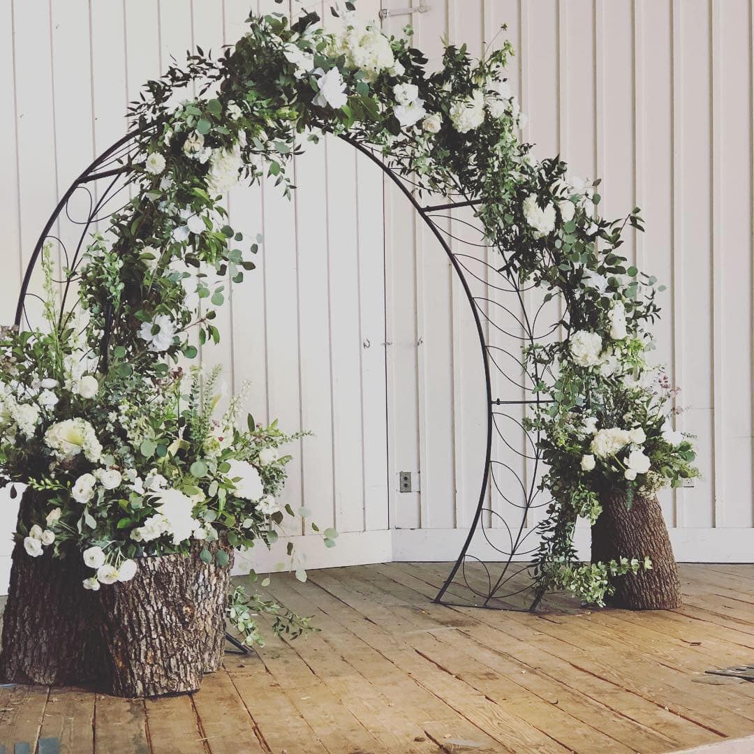 Moongate Wedding Arch In Granbury Tx Town And Country Floral