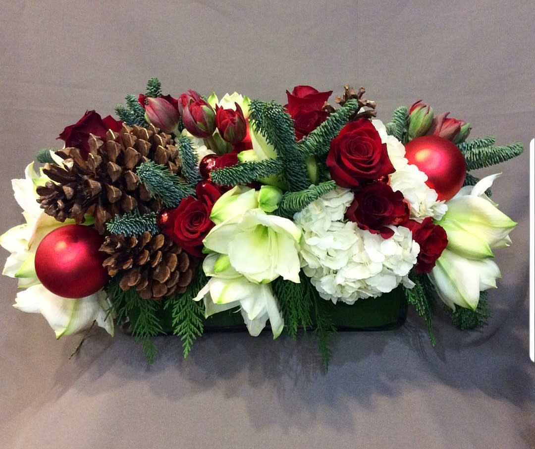 Winter Kiss In Los Angeles Ca Floral Design By Dave S Flowers