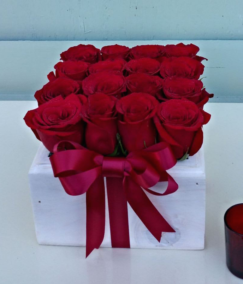 Mini Box Of Red Roses By La Fleur By Tracy