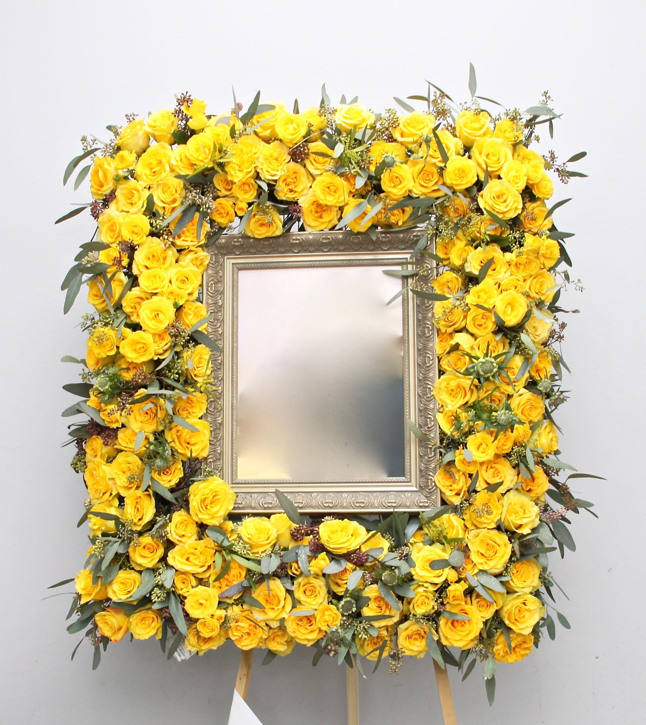 Yellow Roses Frame My Glendale Florist In Ca Yellow Roses Frame My Glendale Florist
