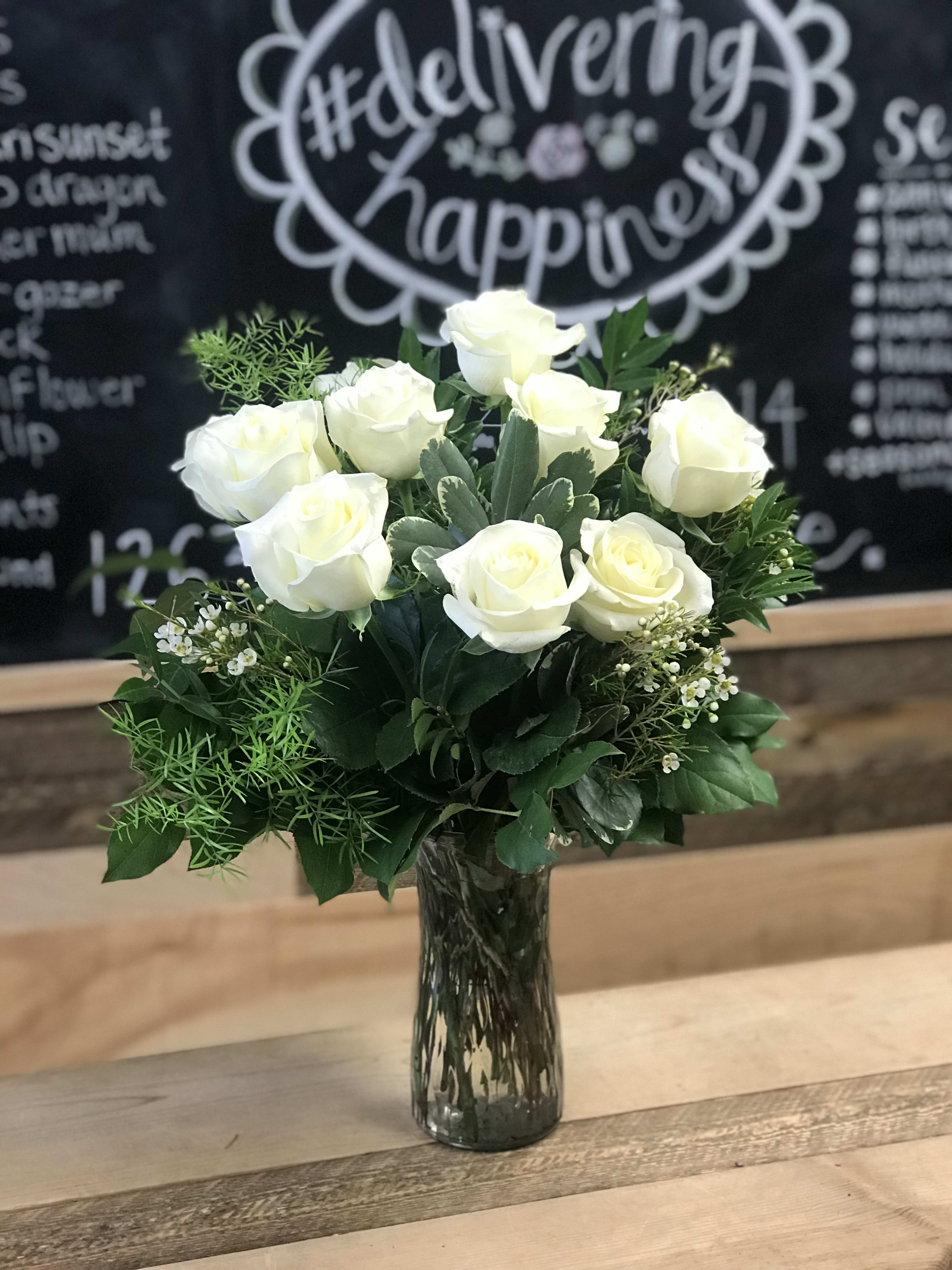 Green Bay Floral S Own Dozen White Rose Vase In Green Bay Wi