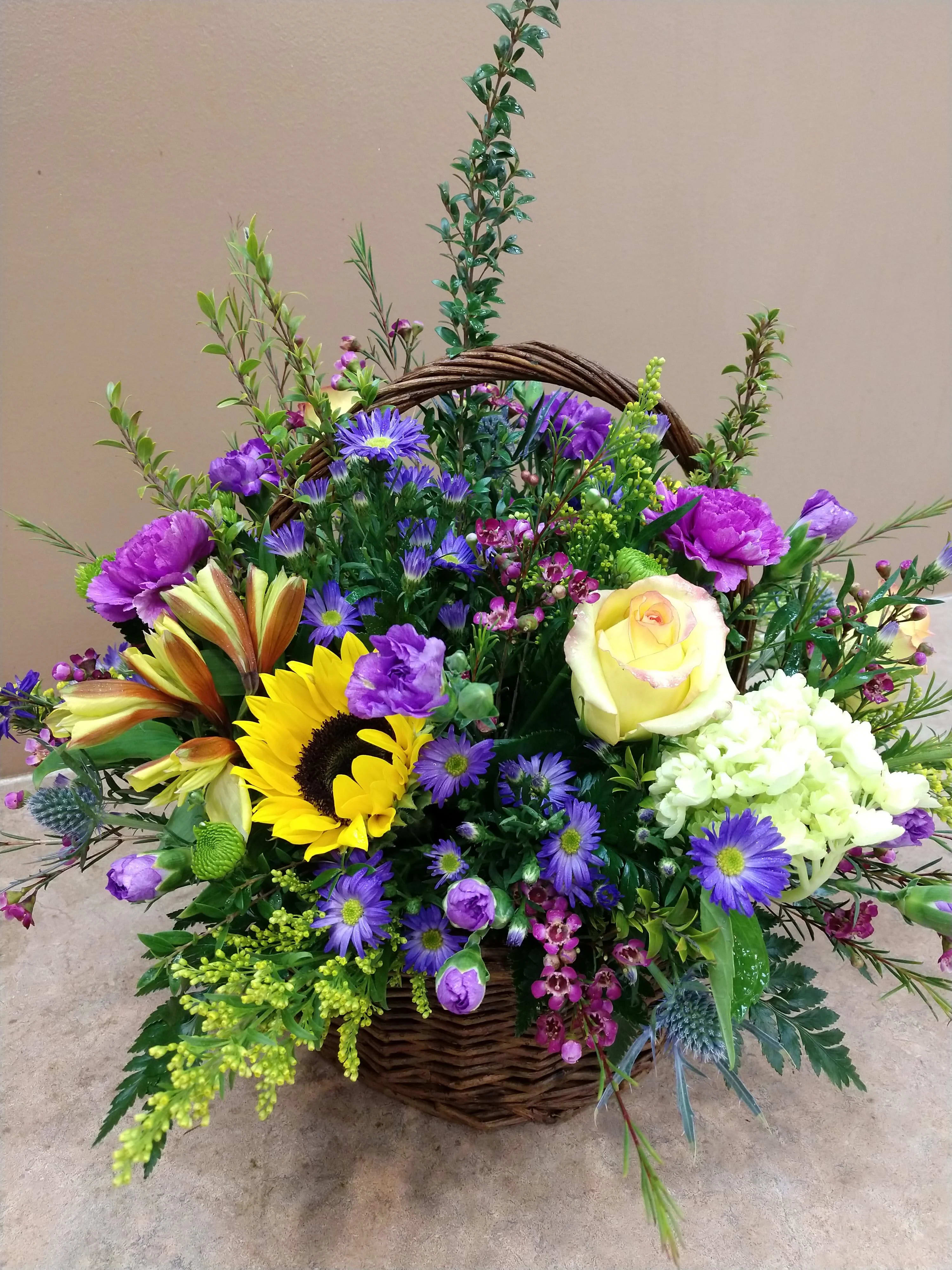 Sunshine Basket in Larned, KS Country Seasons Flower Shoppe LLC