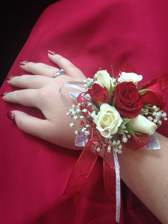 Corsage (Wrist) in San Diego, CA | Flowers 'a la Carte