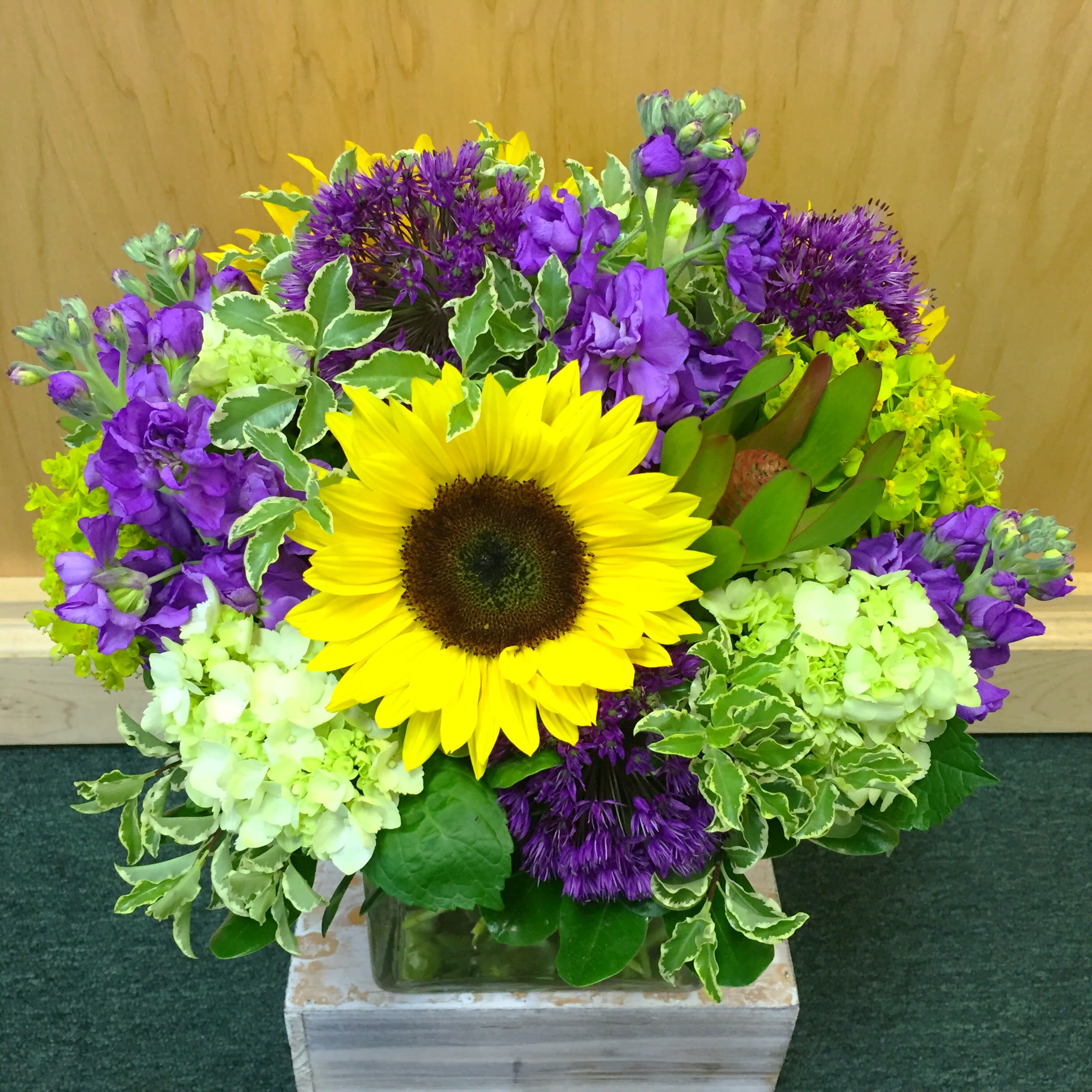 Summer Sun In Lakeville Ct Roaring Oaks Florist
