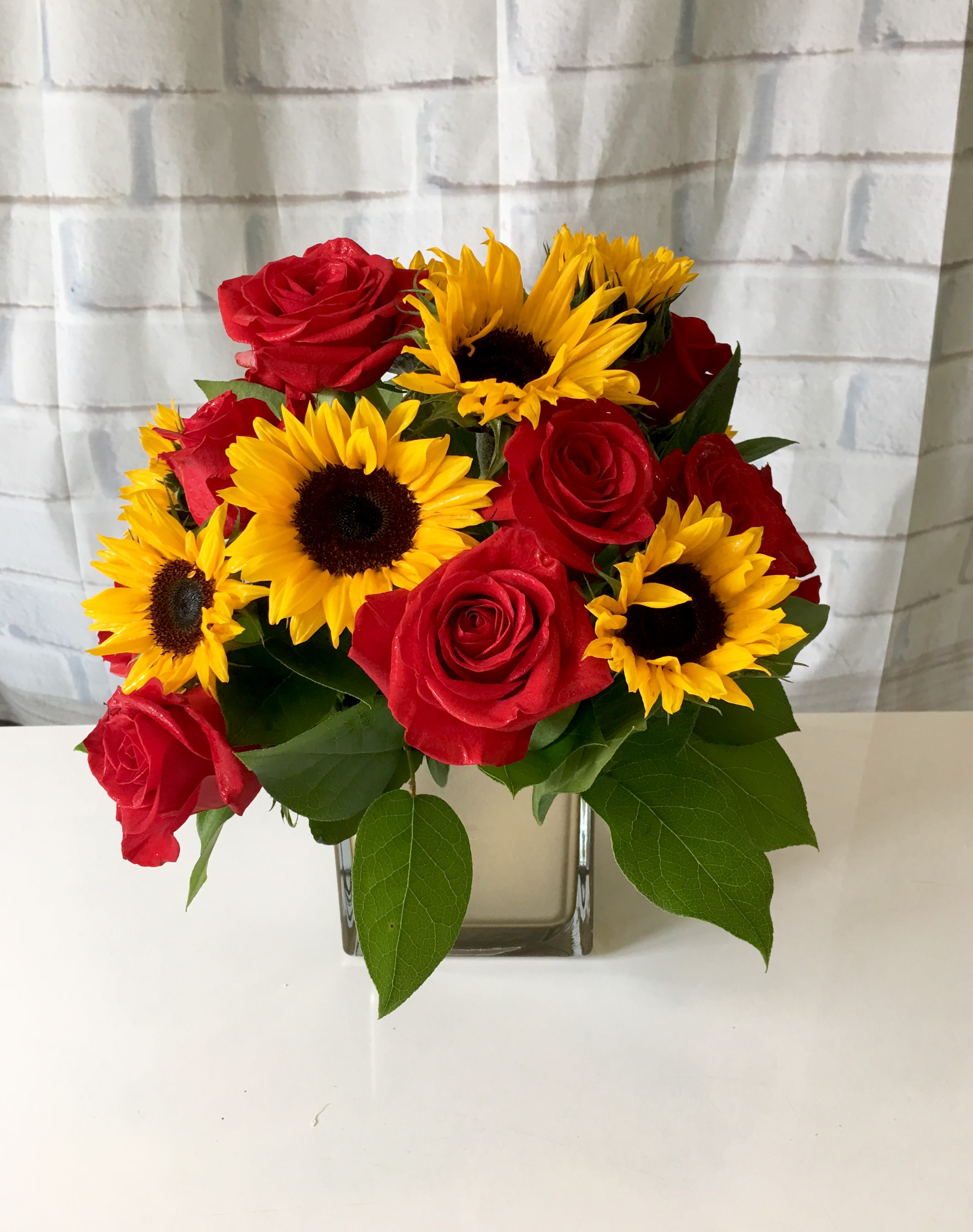 Sunflower And Red Roses Arrangements Sunflower And Red Roses Arrangements