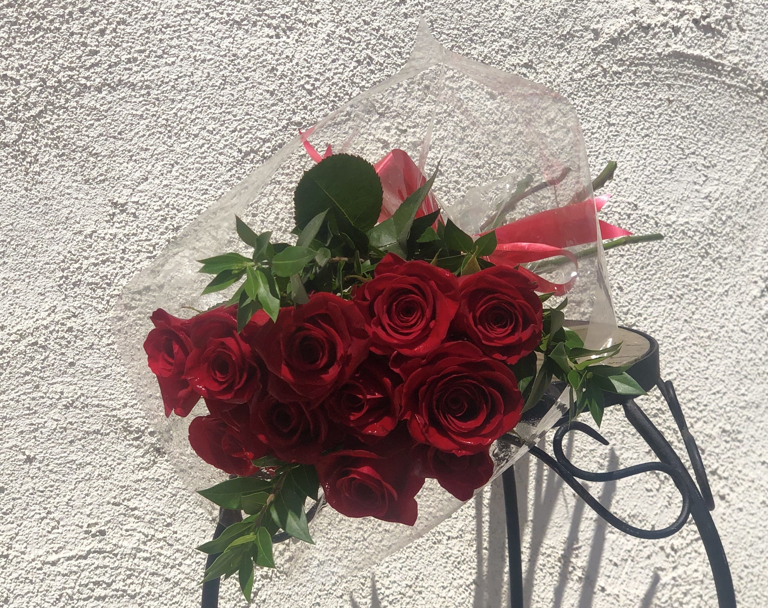 12 Short Stem Red Rose Bunch By Orchids Little Secret Boutique