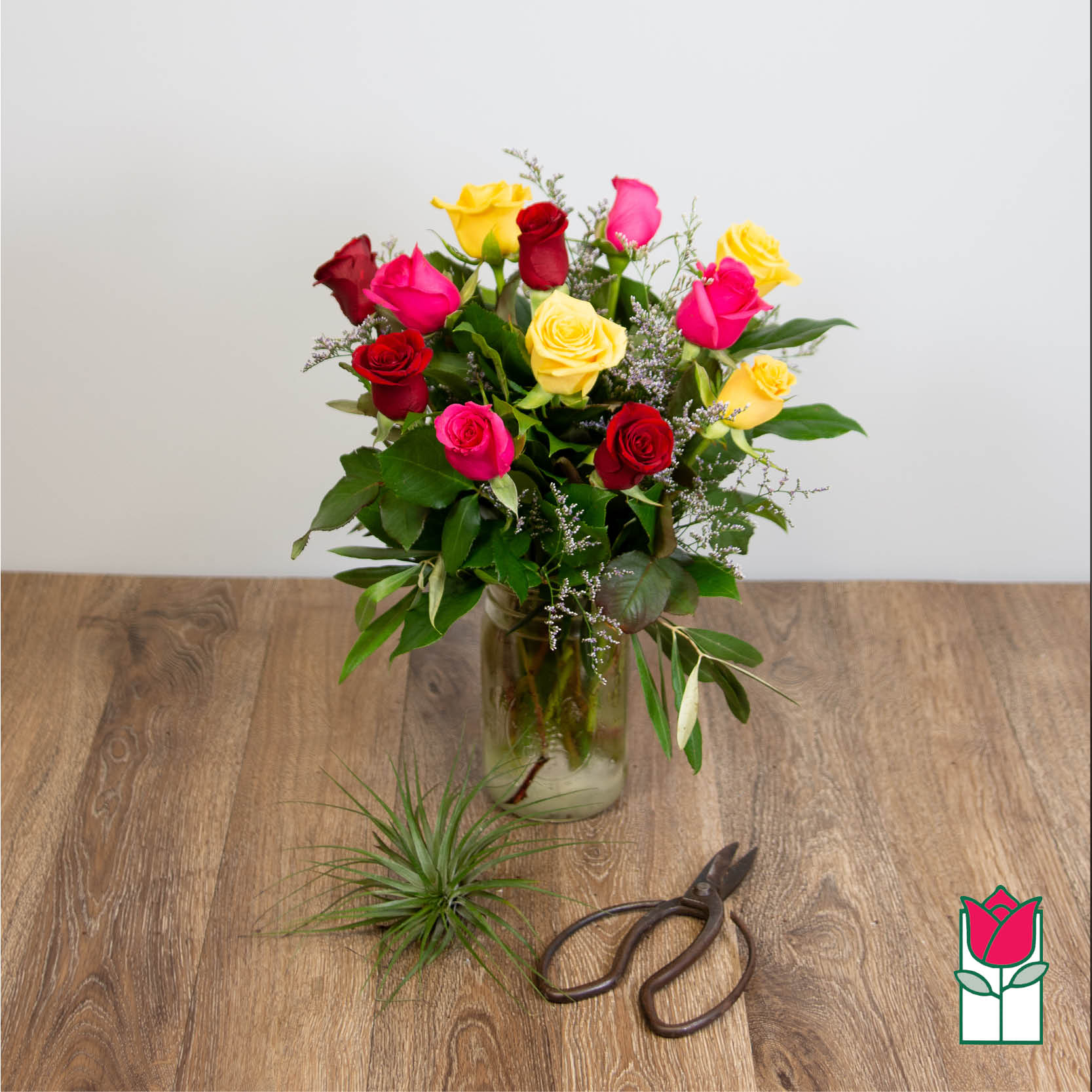 Non Valentine Beretania S Short Stem Rose Arrangement Mix In