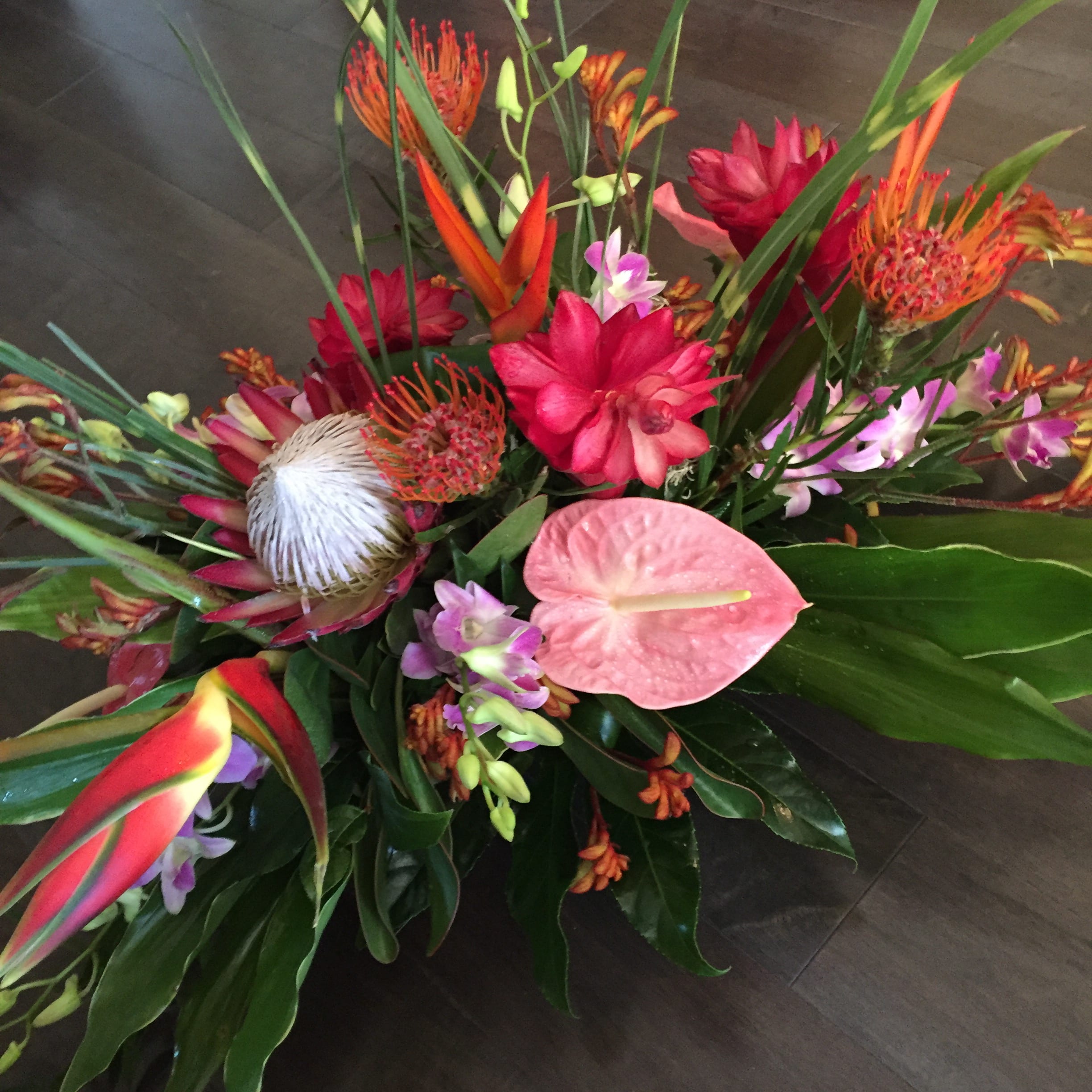 Tropical Flower Arrangements F05 7673