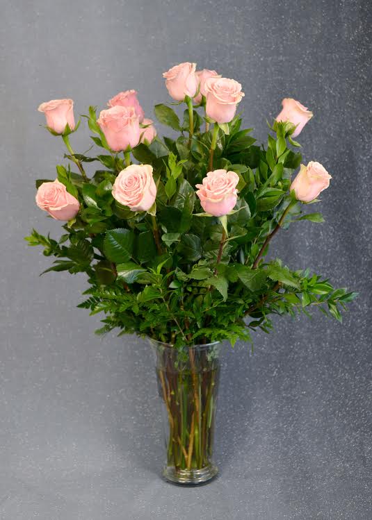 A Classic Dozen in Pink in Studio City, CA | Dee's Flowers