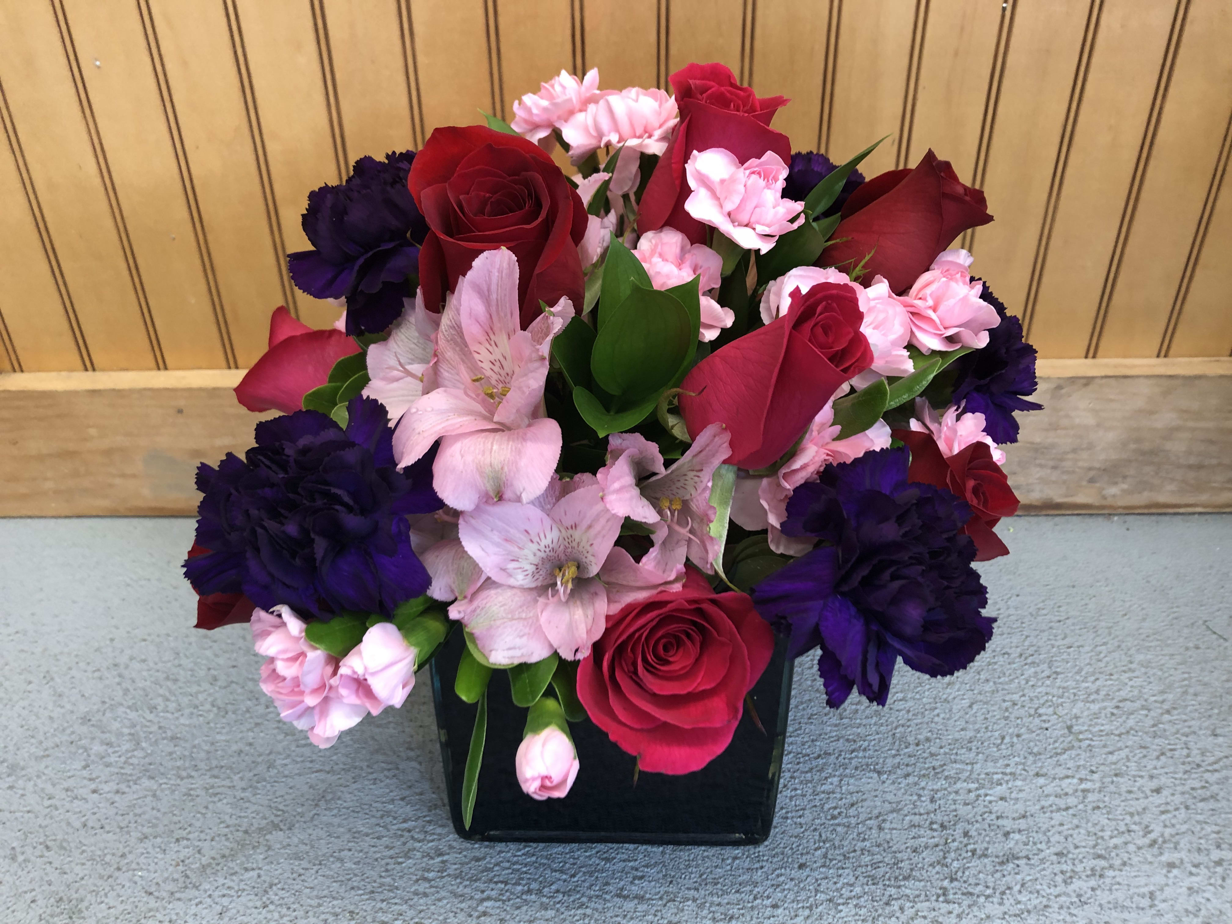 Faith In Flowers in Medway, MA | Luna's Flower Shop