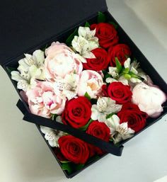 hat box flowers
