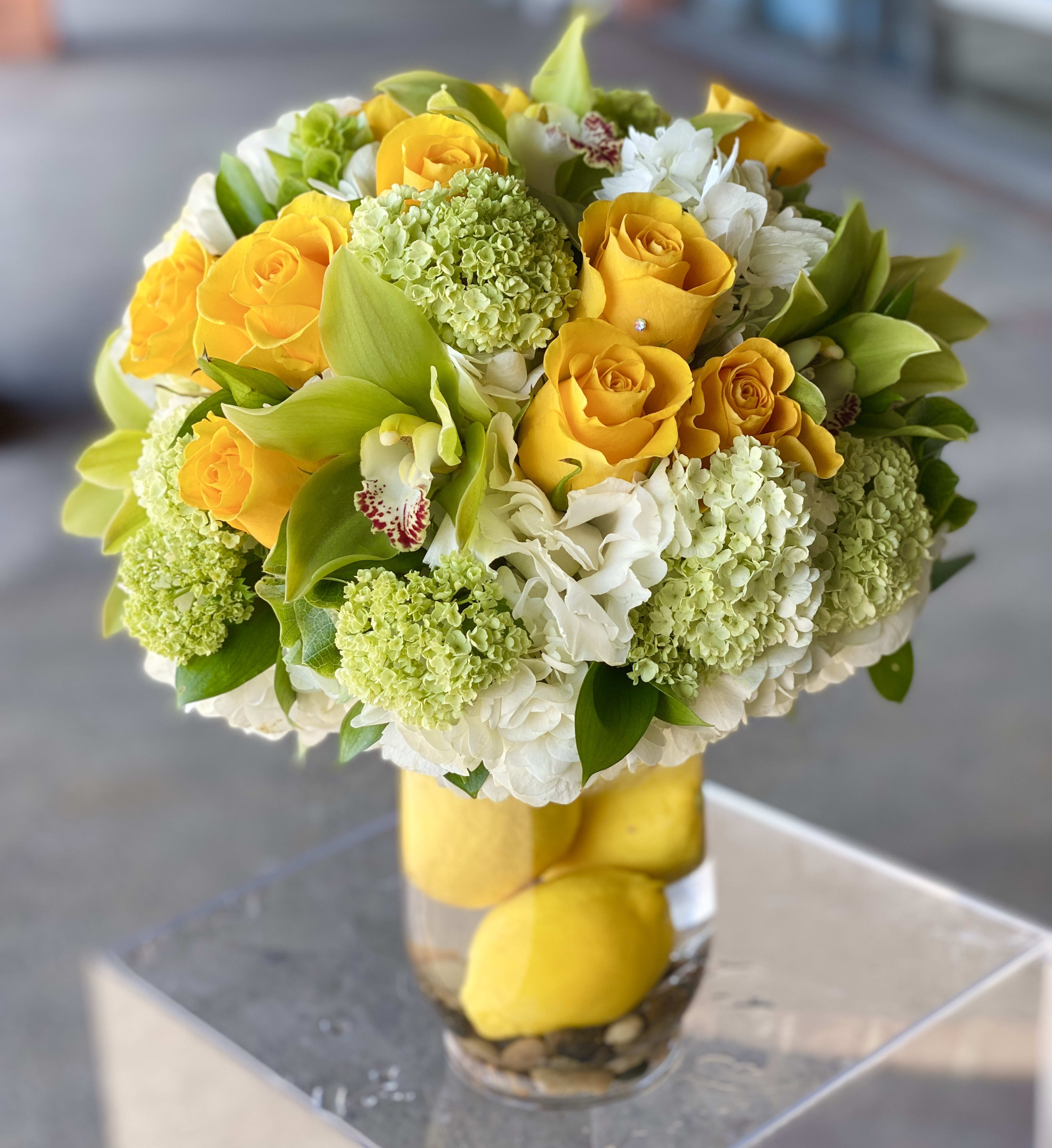 Maintaining Flowers With Lemons Arrangements