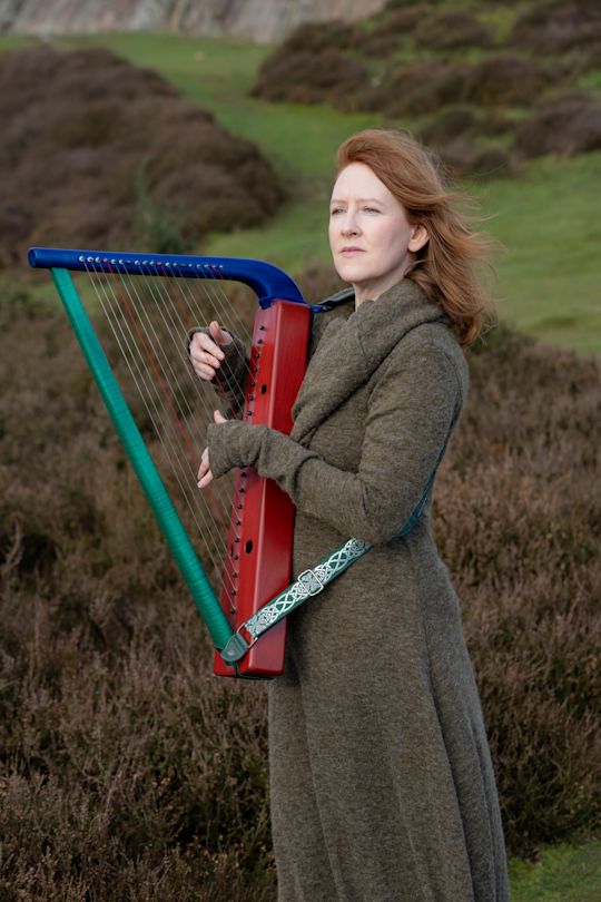 Lucy Holland photo