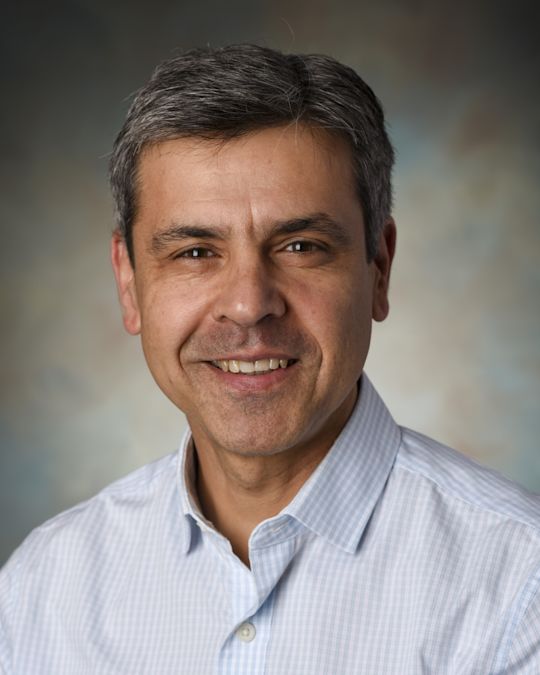 Cesar R. Torres photo