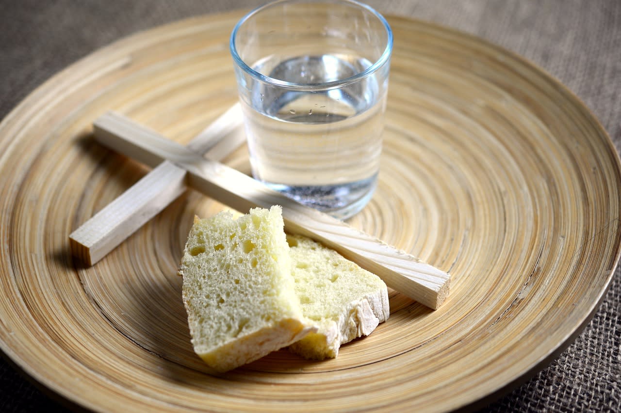 Food and Fast (Pixabay)