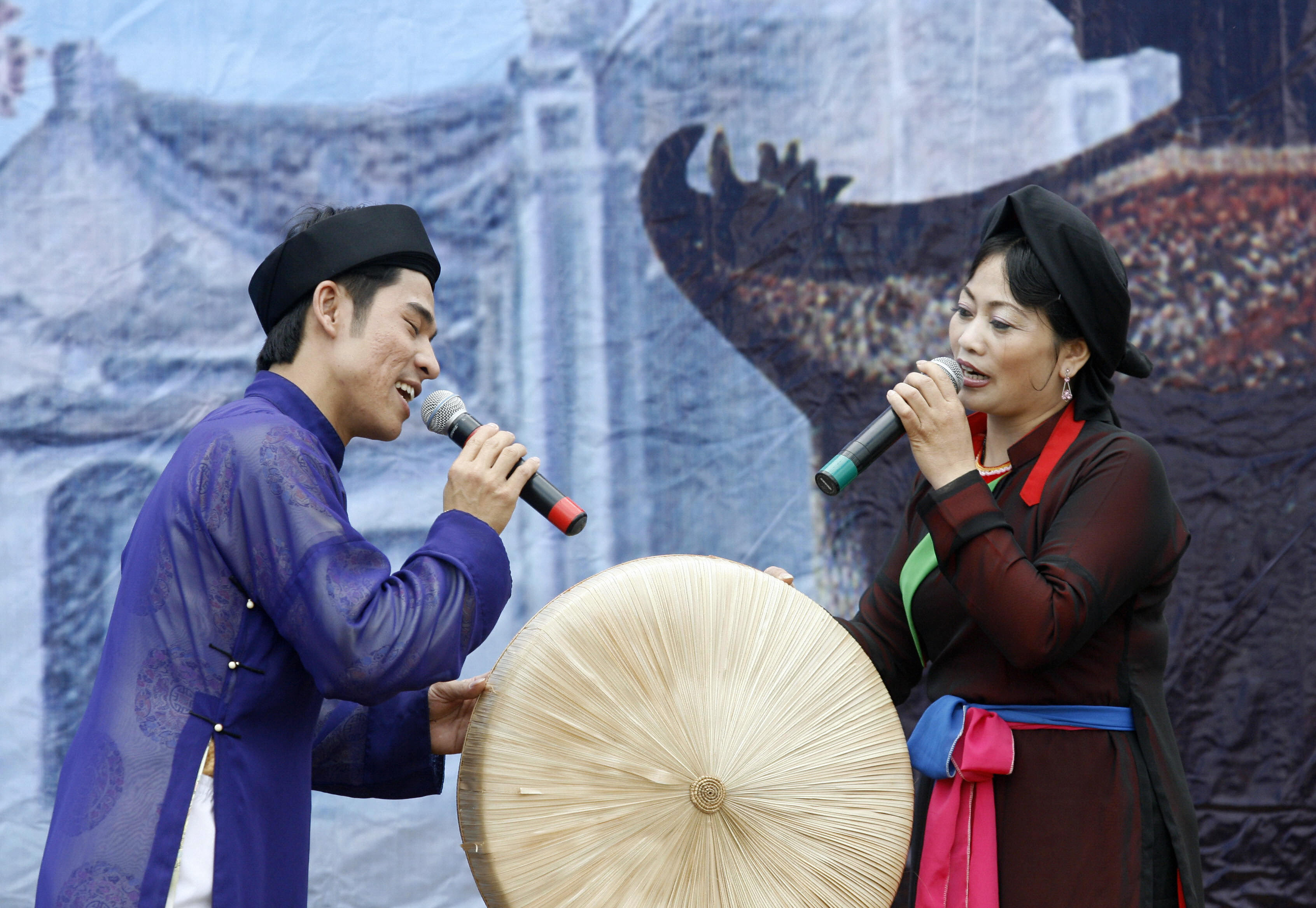 Two Quan Ho folk singers perform a love song during the Lim festival, Northern Vietnam