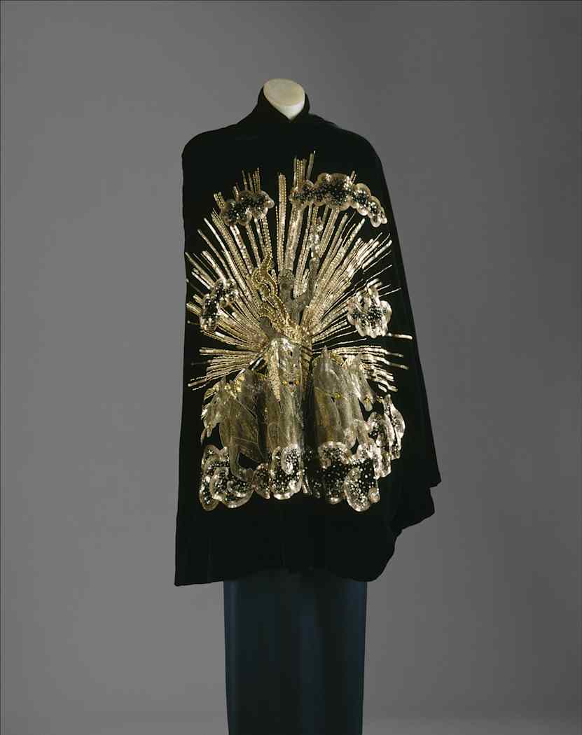 Bloomsbury Fashion Central - Cape: Apollo of Versailles
