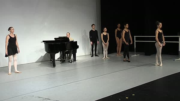 Chaînés Across the Floor