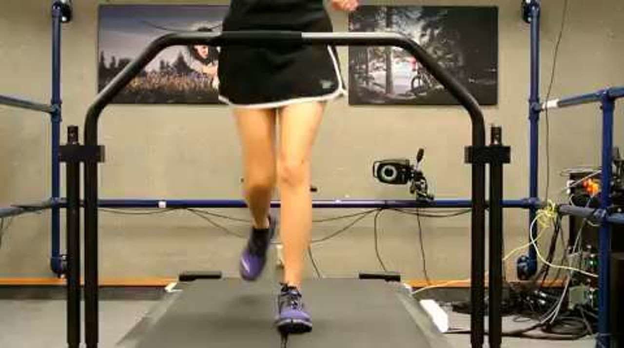 Excessive knee abduction (genu valgum) during running, anterior view