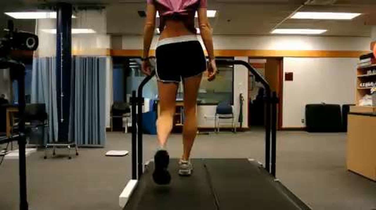 Excessive hip adduction and pelvic drop during walking, posterior view