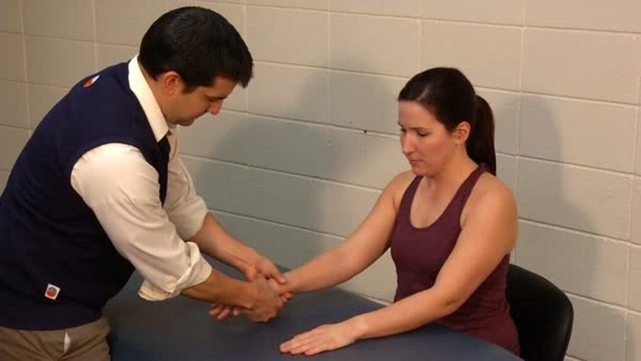 Accessory motion assessment for the wrist