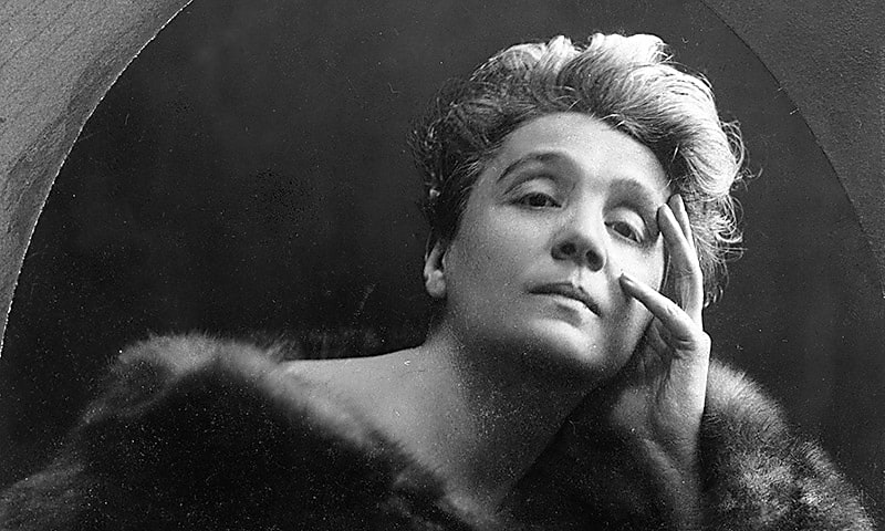 Black and white photograph of Eleanora Duse