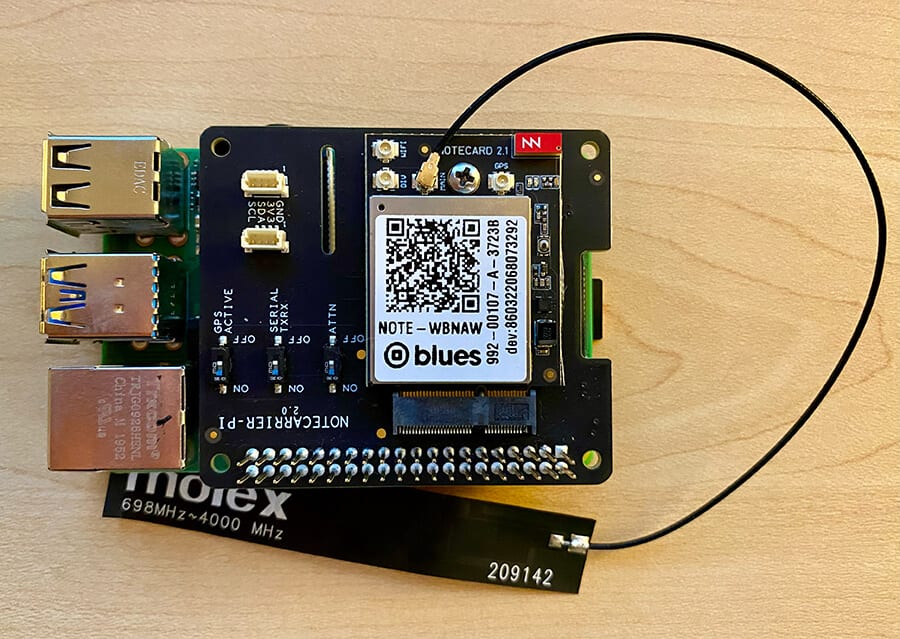 Image of Notecarrier connected to Raspberry Pi
