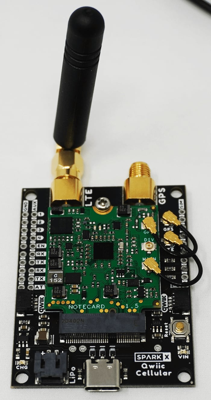 Image of cellular antenna and LTE SMA connection