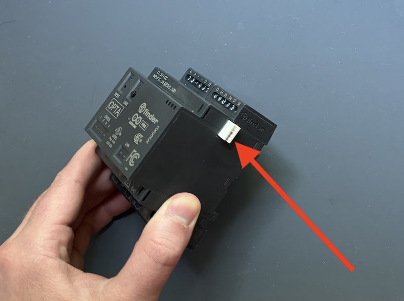 Connecting the AUX connector