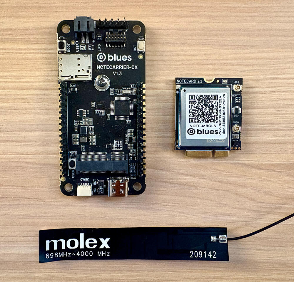 Picture of Notecarrier CX, Notecard, and antenna